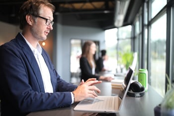 thestandingdesk-BOWOialCLns-unsplash