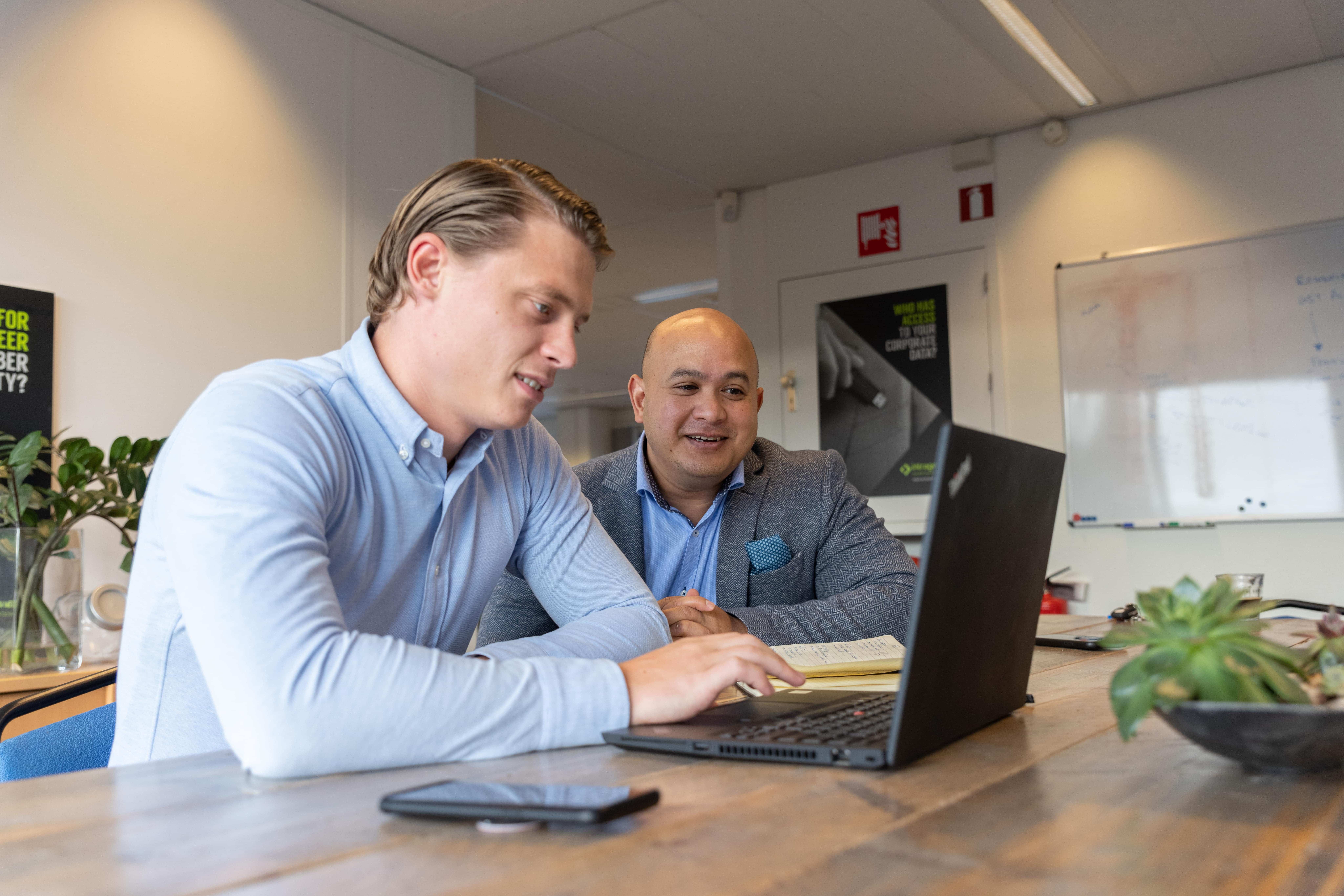 2021_11_patrick-photos_nl-office (14)-minCompressed-min
