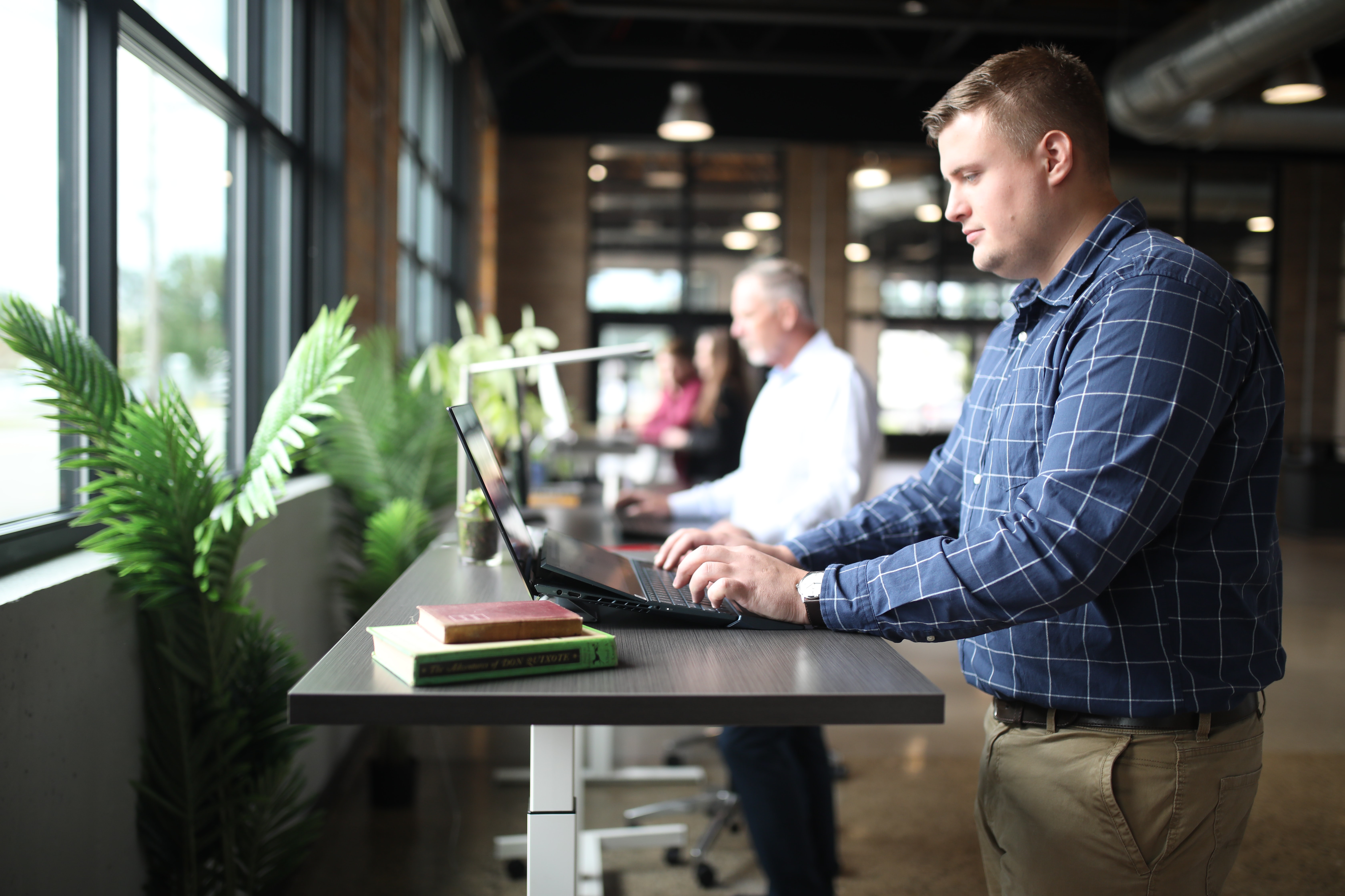 thestandingdesk-V5x5yZ4nPKc-unsplash